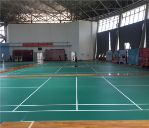 岑溪PVC地板膠羽毛球場，岑溪體育中心PVC地膠鋪設(shè)